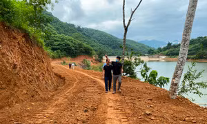 Nhân lên phong trào hiến đất để mở rộng đường giao thông nông thôn