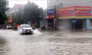 Tổ hợp hai áp thấp nhiệt đới và gió mùa xuất hiện trên Biển Đông, gây sóng to gió lớn