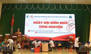 Sôi nổi phong trào hiến máu trong học sinh, sinh viên
