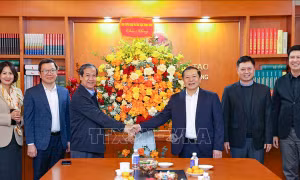Ban Tuyên giáo và Dân vận Trung ương chúc mừng Bộ Giáo dục và Đào tạo