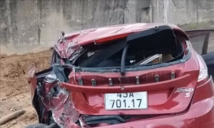 Tai nạn giao thông liên hoàn làm 11 xe ô tô bị hư hỏng trên đường La Sơn - Hòa Liên 
