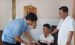Thăm hỏi, động viên gia đình có người tử vong do ngạt khí ga