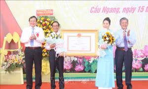 Trà Vinh công bố huyện Cầu Ngang đạt chuẩn nông thôn mới