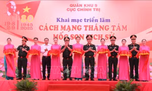 Khai mạc triển lãm chuyên đề 'Cách mạng Tháng Tám - Mốc son lịch sử'