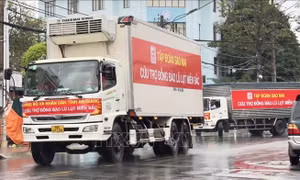 Muôn vàn tình thương cả nước hướng về nhân dân vùng lũ