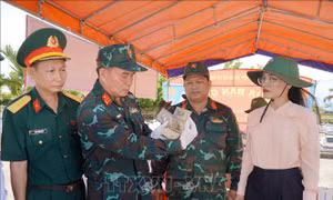Hai bức ảnh trong phần mộ vô danh thắp hy vọng tìm lại danh tính liệt sĩ