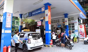 Giá xăng tăng mạnh quanh mức 1.400 đồng/lít