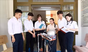 Học sinh vượt khó và ước muốn sáng tạo robot giúp nông dân