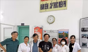 Những thầy thuốc 'nghiện' từ thiện