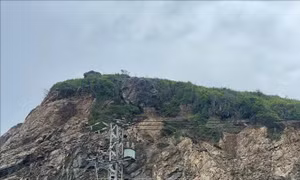 Chiều 9/11 sẽ nổ mìn phá hòn đá lớn nguy hiểm tại đèo Cù Hin, Nha Trang