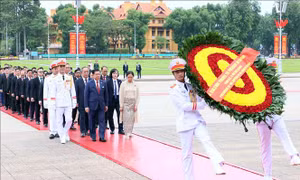 Tổng thống Myanmar và Phu nhân viếng Chủ tịch Hồ Chí Minh, tưởng niệm các Anh hùng liệt sĩ