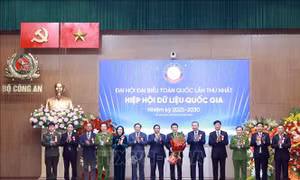 Tổng Bí thư và Thủ tướng dự Đại hội lần thứ nhất Hiệp hội Dữ liệu quốc gia 
