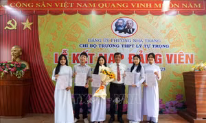 Đảng viên tuổi 18: Tự hào cống hiến tuổi thanh xuân
