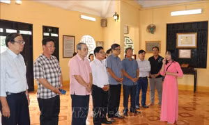 'Địa chỉ đỏ' tri ân Anh hùng dân tộc, giáo dục lòng yêu nước