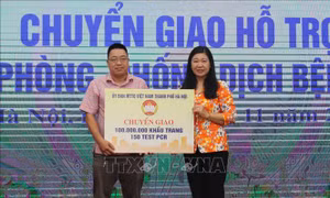 Nhiều đơn vị, doanh nghiệp ủng hộ nhân dân miền Trung 