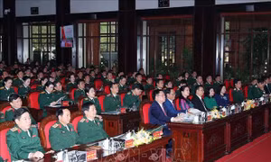 Ban Phụ nữ Quân đội đón nhận Huân chương Bảo vệ Tổ quốc hạng Nhì