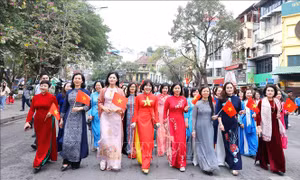 Hà Nội: Trên 1.000 phụ nữ tham gia Diễu hành áo dài 