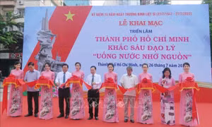 Triển lãm 72 hình ảnh khắc sâu đạo lý 'Uống nước nhớ nguồn'