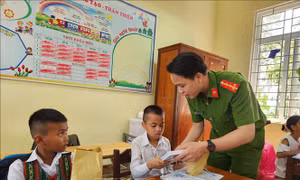 Màu áo xanh Công an chính quy ở miền núi biên giới Thừa Thiên - Huế 