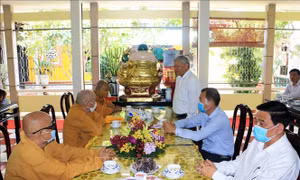 Thăm, chúc mừng Ban Trị sự Giáo hội Phật giáo Việt Nam tỉnh Vĩnh Long