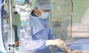 Đặt cùng lúc 5 stent động mạch giúp bệnh nhân thoát khỏi nguy cơ vỡ mạch