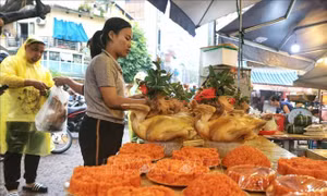 Thị trường rằm tháng Giêng: Nguồn cung dồi dào, giá cả ổn định