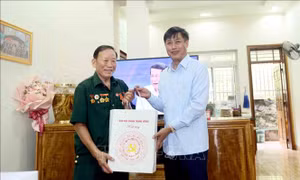 Đoàn công tác Ban Nội chính Trung ương thăm, tặng quà tại Sơn La