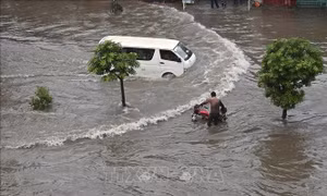 Mưa lớn gây lụt lội nghiêm trọng tại Karachi, 4 người thiệt mạng