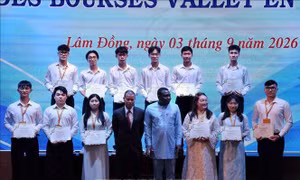 Trao 129 suất học bổng Vallet cho học sinh, sinh viên khu vực miền Trung - Tây Nguyên