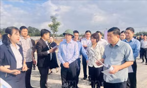 Phó Thủ tướng Nguyễn Chí Dũng kiểm tra các dự án trọng điểm tại Quảng Trị