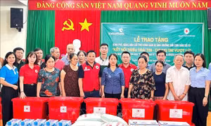 Cứu trợ khẩn cấp người dân bị ảnh hưởng bởi bão số 11