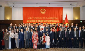 Chủ tịch nước gặp gỡ đại diện cộng đồng người Việt Nam tại khu vực Kyushu, Nhật Bản