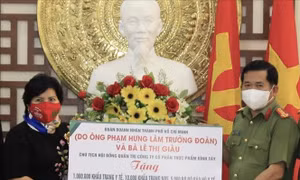 Hỗ trợ trang thiết bị chống dịch COVID-19 cho Công an tỉnh An Giang