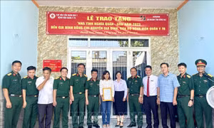 Bàn giao nhà tình nghĩa cho quân nhân có hoàn cảnh khó khăn