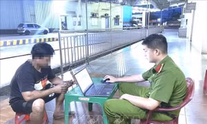 Tạm giữ 5 đối tượng để điều tra về hành vi 'Lừa dối khách hàng'