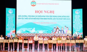 Tôn vinh điển hình tiên tiến trong vùng đồng bào dân tộc thiểu số