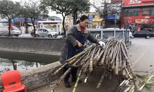 Người lao động vất vả mưu sinh trong ngày rét đậm, rét hại