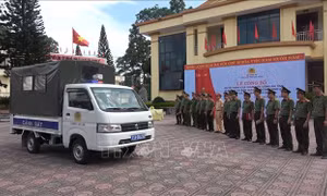 Bàn giao xe ô tô phục vụ công tác, chiến đấu cho Công an 40 xã, thị trấn biên giới tỉnh Cao Bằng