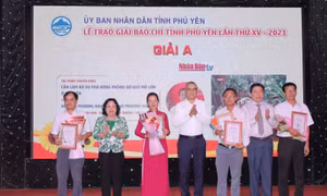 Phóng viên TTXVN được trao hai giải A Giải thưởng Báo chí Phú Yên