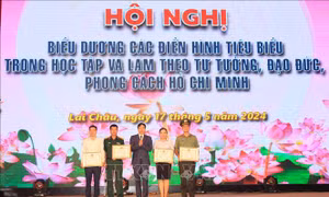 Biểu dương những điển hình học tập và làm theo Bác
