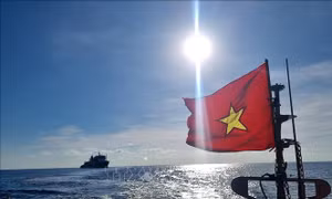 Cờ Tổ quốc kiêu hãnh tung bay ở Trường Sa