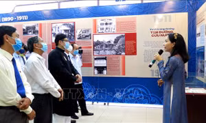 Khai mạc triển lãm chuyên đề 'Người đi tìm hình của nước'