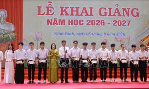 Phó Chủ tịch Quốc hội Nguyễn Thị Thanh dự Lễ khai giảng năm học mới tại Ninh Bình 
