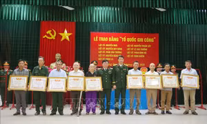 Truy tặng Bằng 'Tổ quốc ghi công' cho 9 liệt sỹ quê hương Quảng Trị