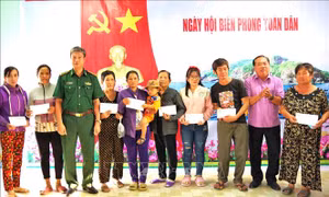 Tổ chức điểm 'Ngày hội Biên phòng toàn dân' tại xã Tân Tiến, Cà Mau