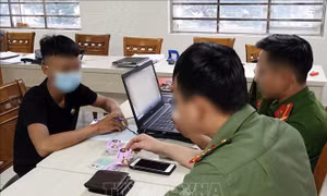 Bắt 2 đối tượng quảng cáo dịch vụ khiêu dâm để lừa đảo