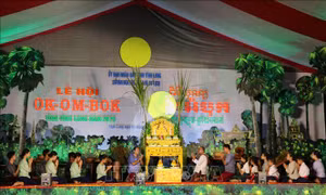 Rực rỡ sắc màu Lễ hội Ok Om Bok