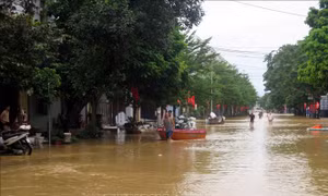 Nước lũ dâng cao, Thái Nguyên di dời khẩn cấp hàng trăm hộ dân trong đêm