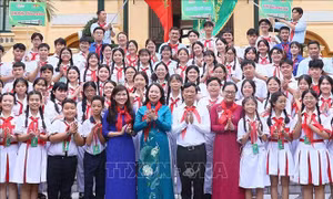 Phó Chủ tịch nước gặp mặt Đoàn đại biểu thiếu nhi tham gia 'Hành trình Em yêu Tổ quốc Việt Nam'