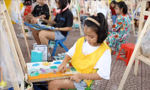 Thiếu nhi thể hiện tình yêu Hà Nội qua các bức tranh đầy sắc màu